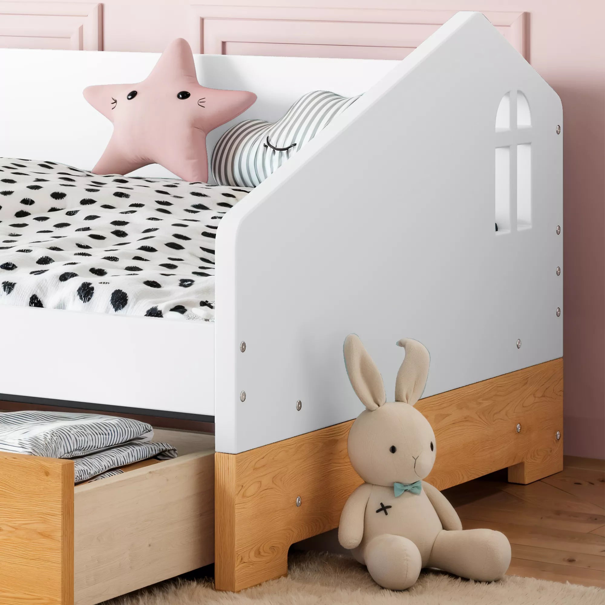 House design floor bed with safety guardrail detail