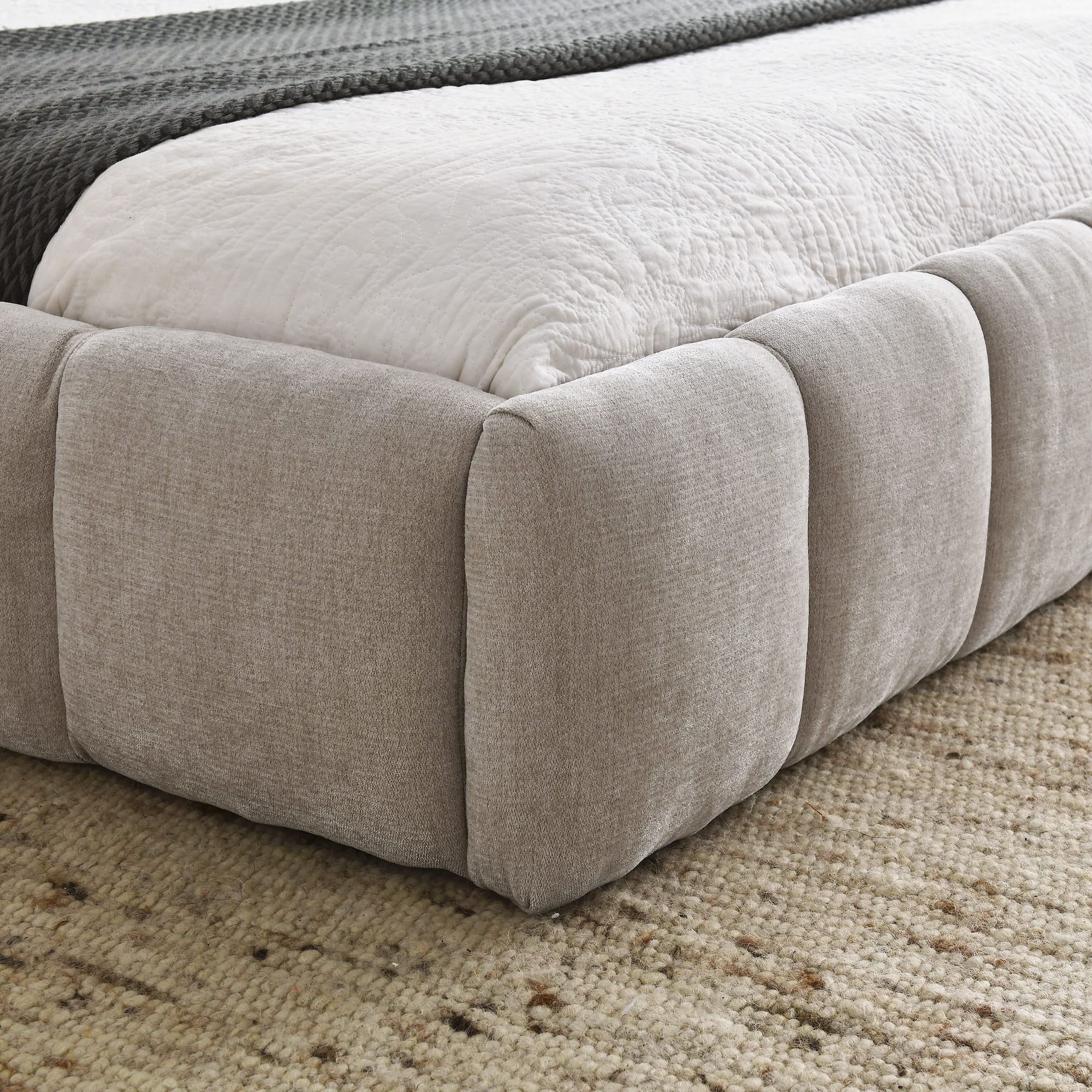 Bellemave® Queen Grounded Bed Frame with Headboard, Cute Puff Grid Pattern Chenille Upholstered Platform Floor Bed with Sturdy Slats - Bellemave